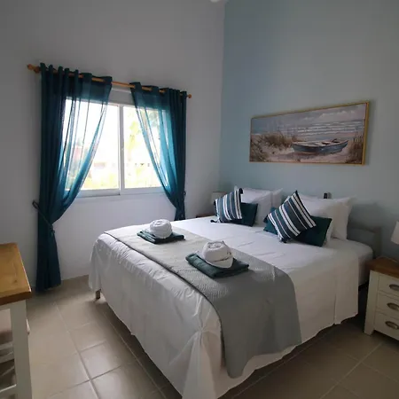 Апартаменты Limnaria Gardens Пафос